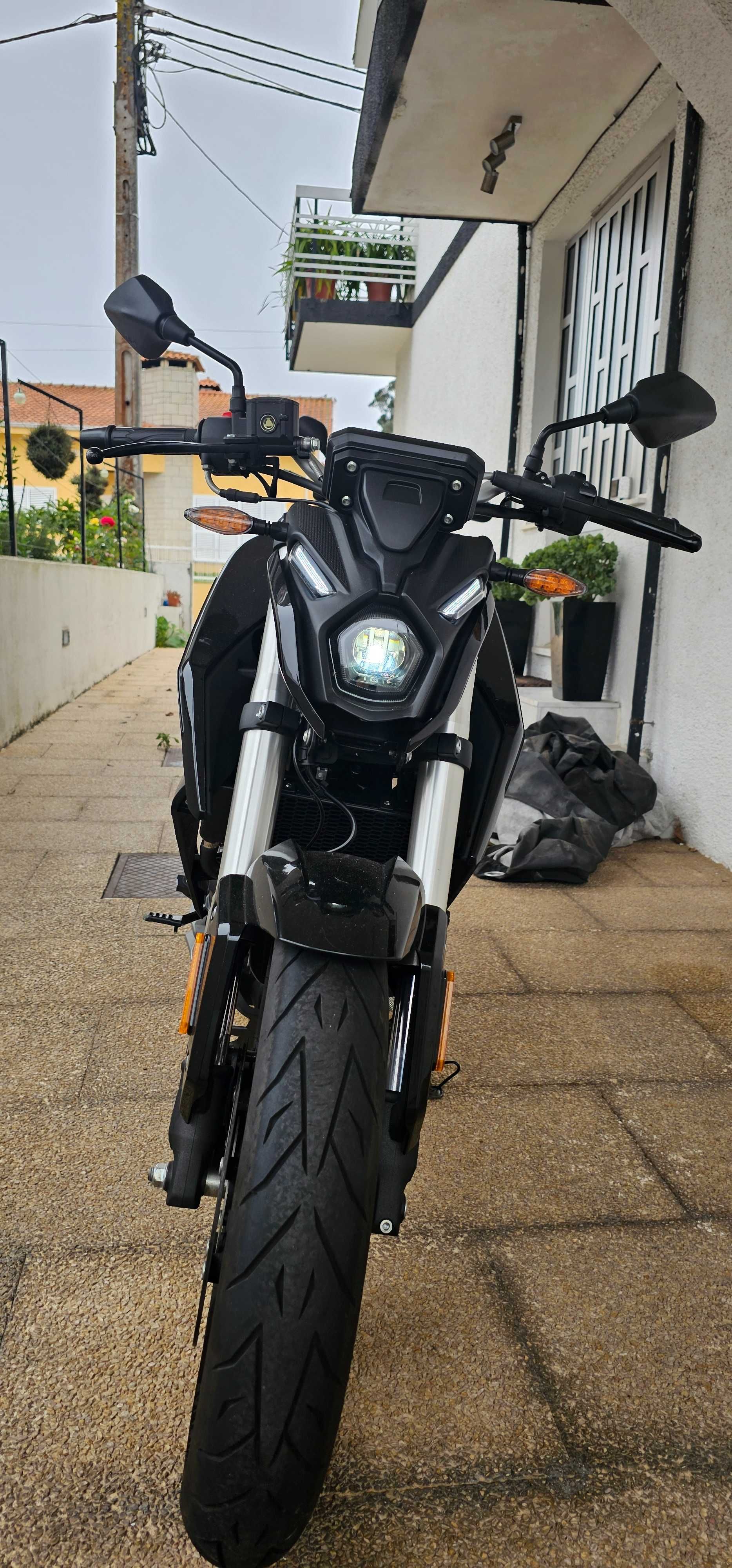 Moto Voge 125 R como nova