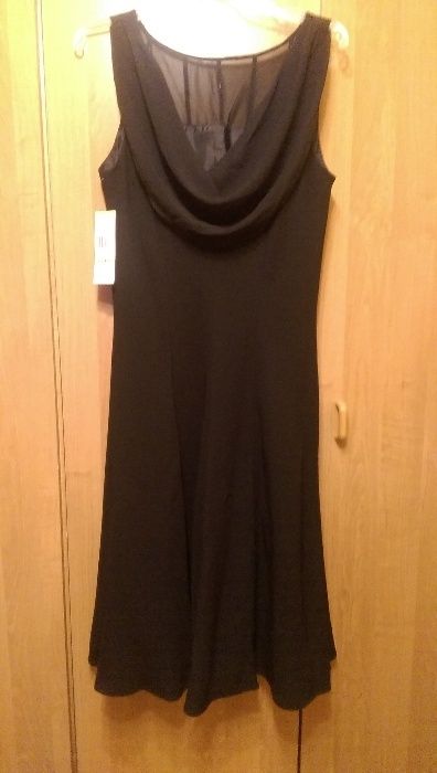 Czarna elegancka zwiewna sukienka- nowa