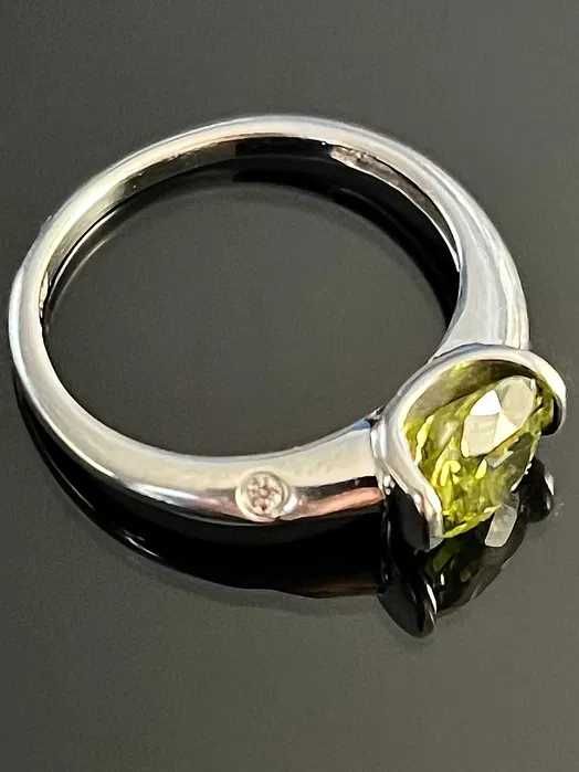 Srebro - Srebrny pierścionek z brylantem i oliwinem...