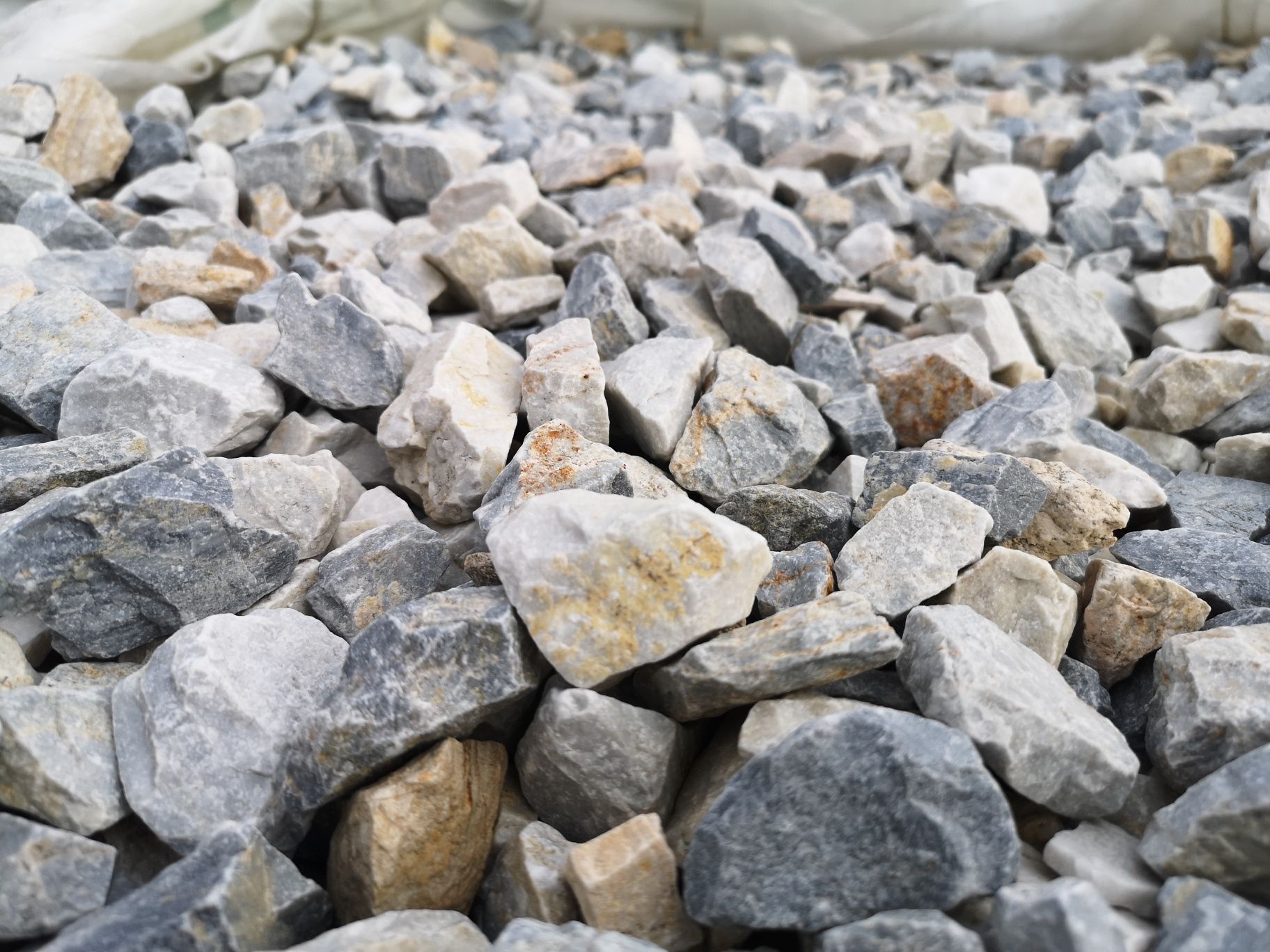 Kruszywo ozdobne granitowe dalmatyńczyk kamienie Ogrodowe od 250zl