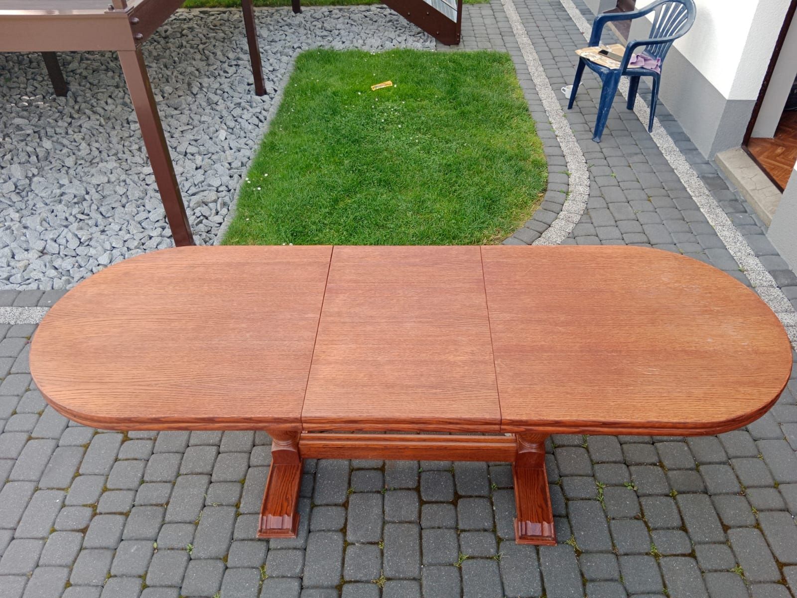 Stół drewniany solidny do salonu