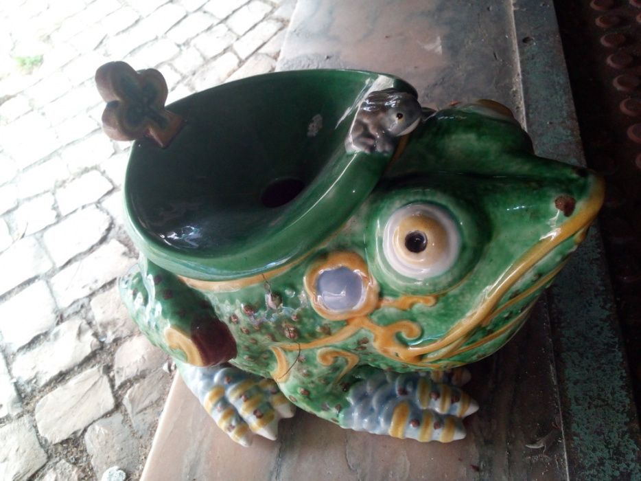 Coluna decorativa em porcelana  garras leão ( patas)