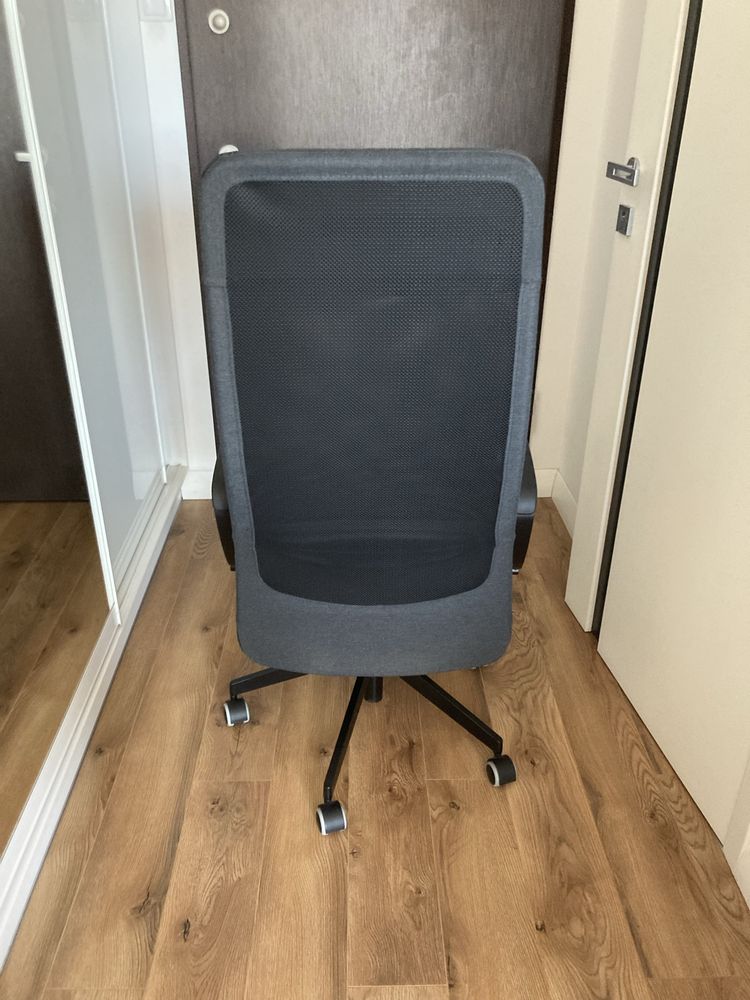 Krzesło biurowe IKEA MARKUS obrotowe, ciemny szary