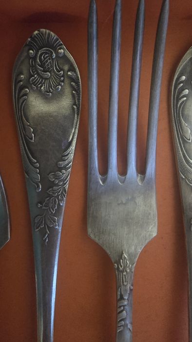 Набор мельхиоровых вилок , винтажные.