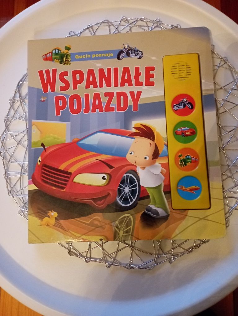 Gucio poznaje wspaniałe pojazdy ,książka z dźwiękiem