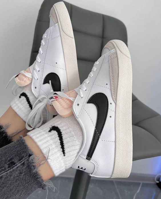 Продам новые кроссовки Nike