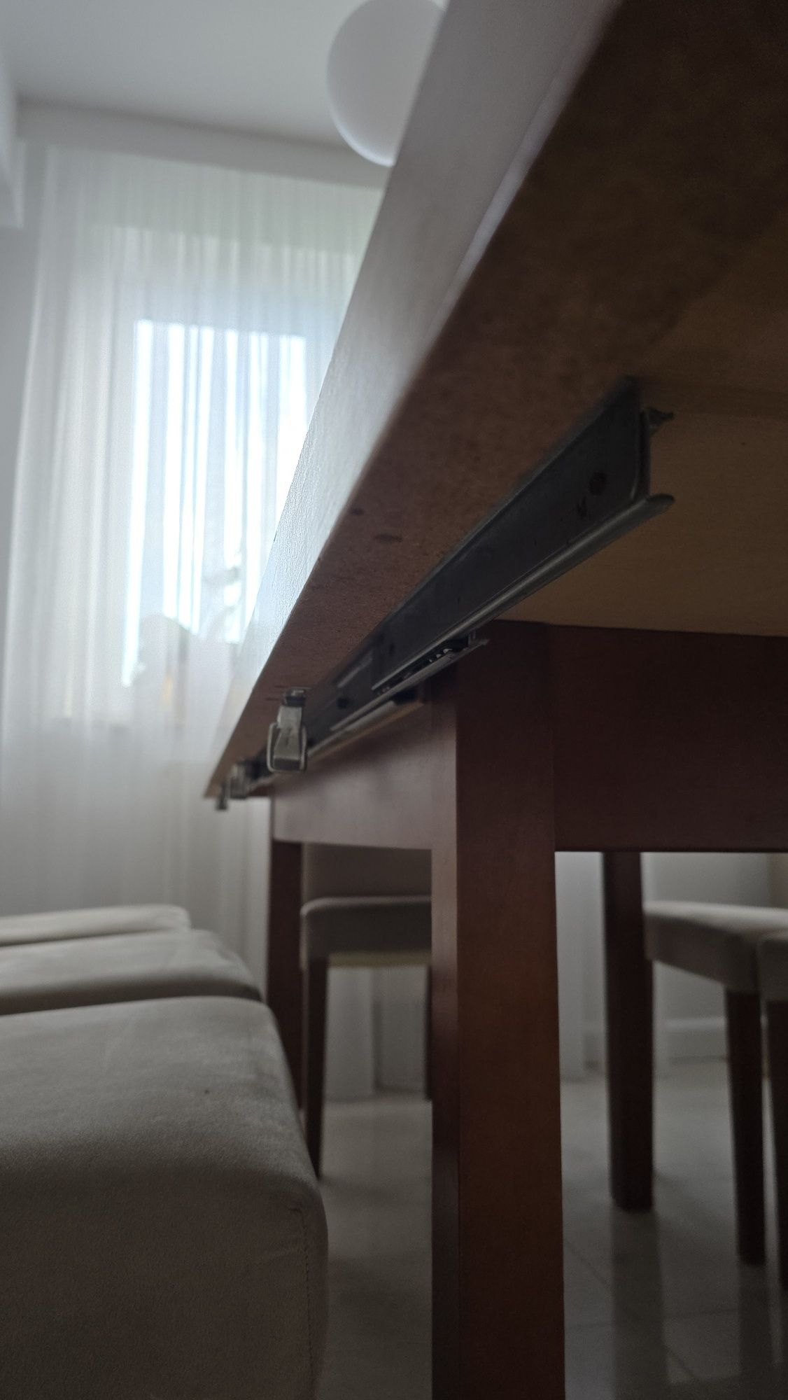 Stół rozkładany plus 8 sztuk krzeseł tapicerowanych