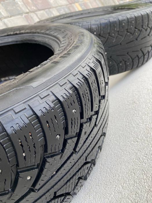 Nokian 255 55 18 зимова шипована