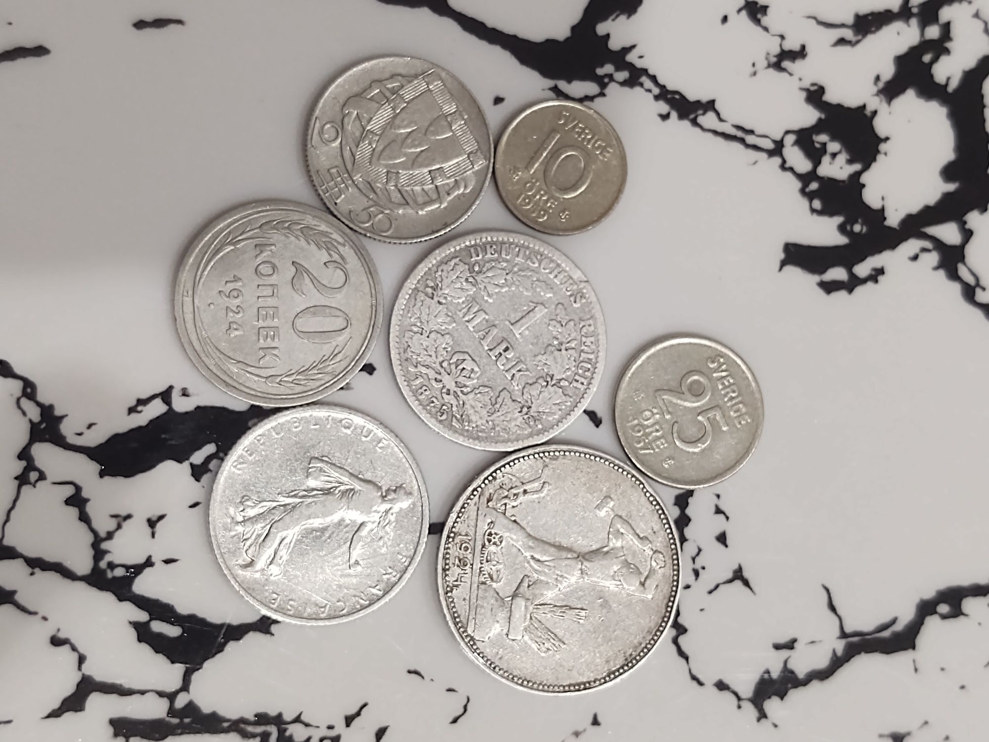 Продам лот срібних монет.