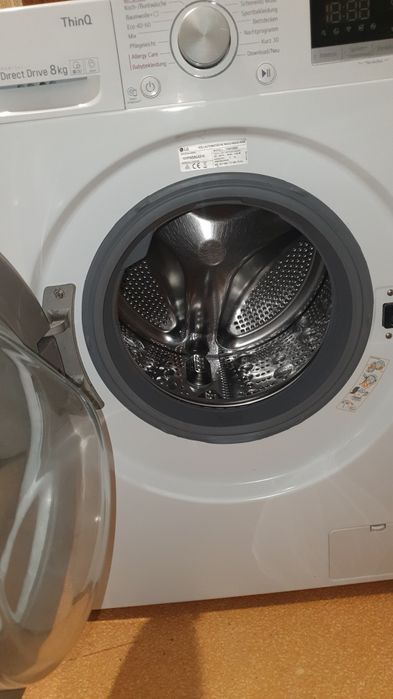 Стиралка,2021г.Пральна машина з парою LG Vivace V400 F4WN408S0
