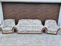 Zestaw wypoczynkowy: sofa 3-osobowa + 2 fotele – klasyk, drewno, retro
