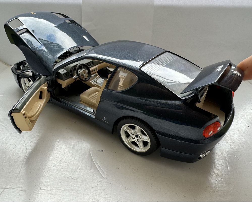 Model samochodu w skali 1:18 Ferrari 456gt Bburago Burago