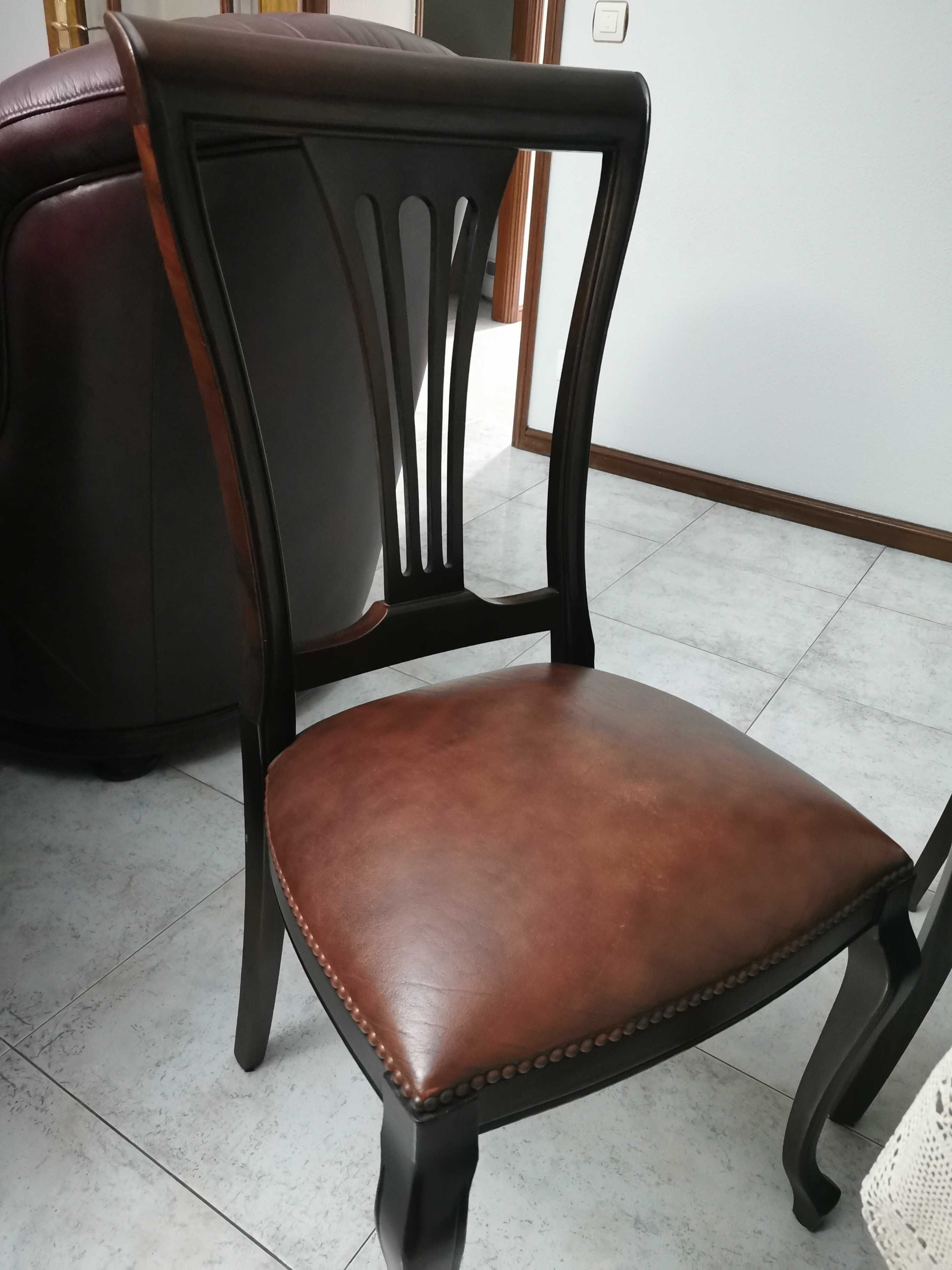 Sala de jantar em cerejeira