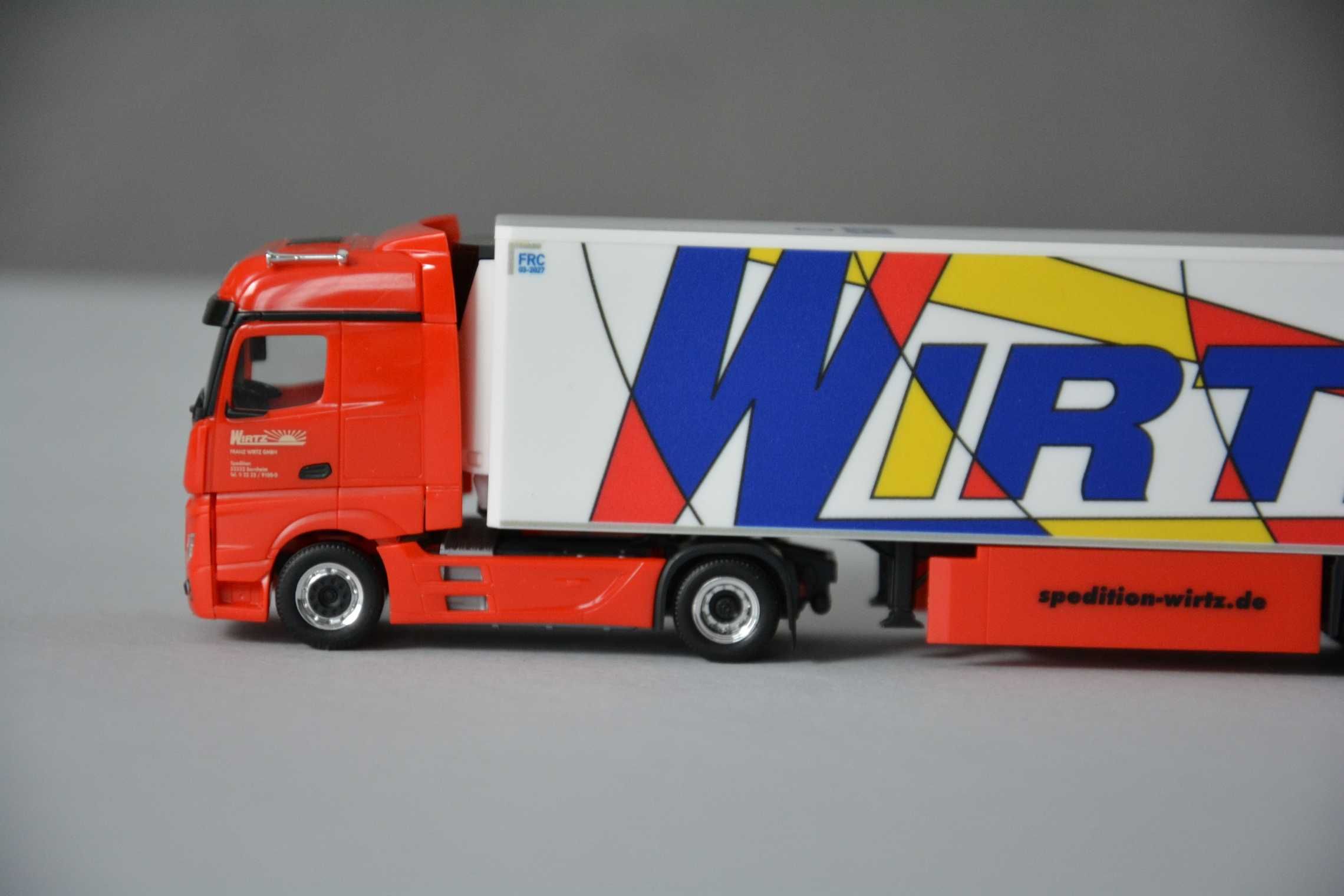 1:87 (H0) Herpa 315593 -  MB Actros BigSp. + chłodnia - Wirtz (Popart)