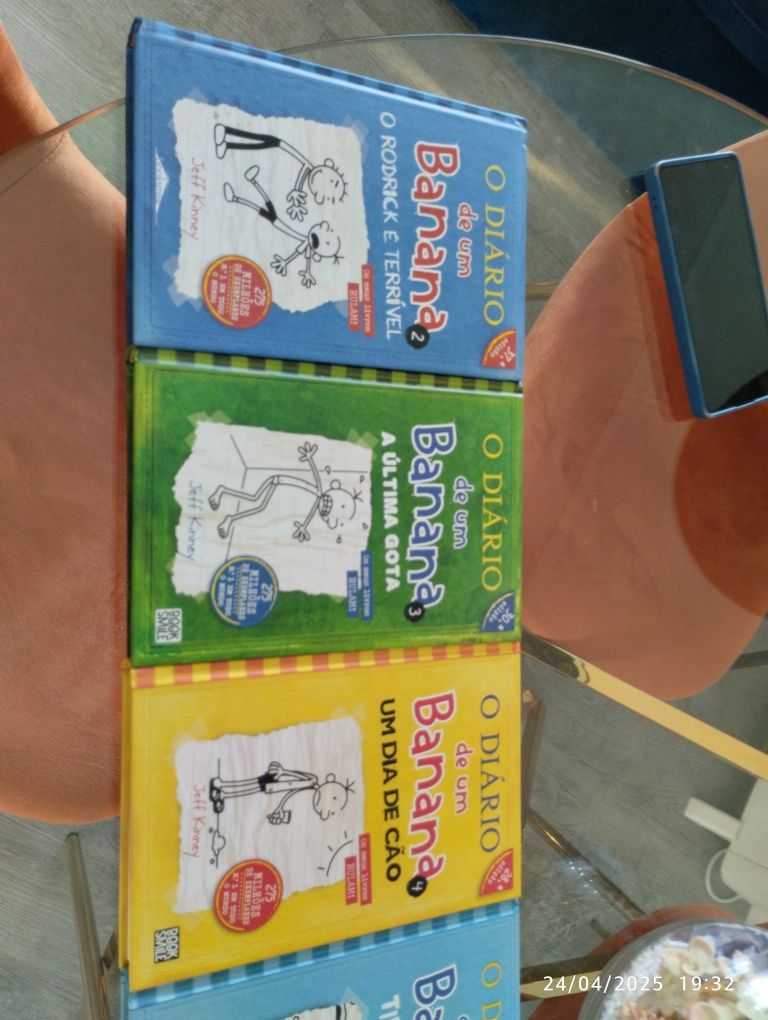 Livros infantis variados
