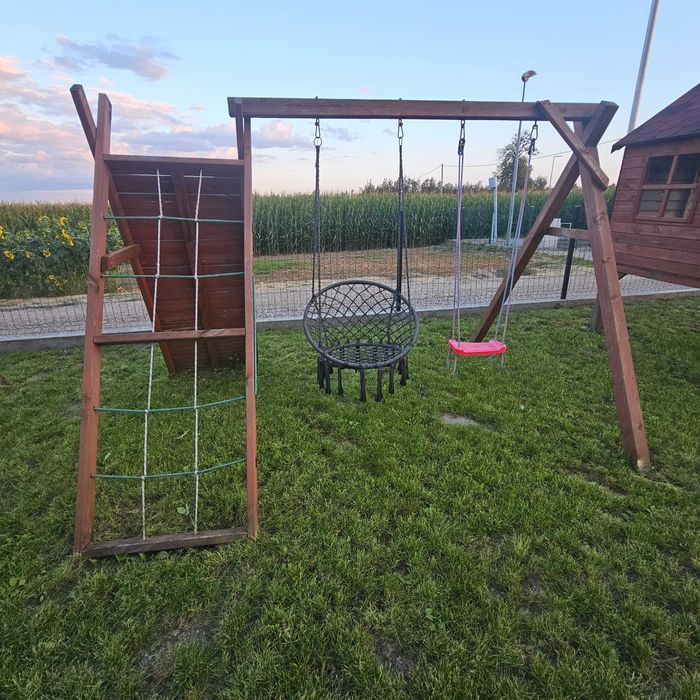 Plac zabaw domek bujaczki zjeżdżalnia