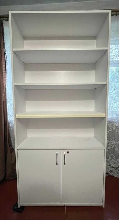 Стелаж, шафа-вітрина