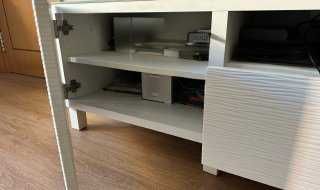 Mobiliário IKEA BESTÅ — cómoda e móvel de TV da mesma coleção