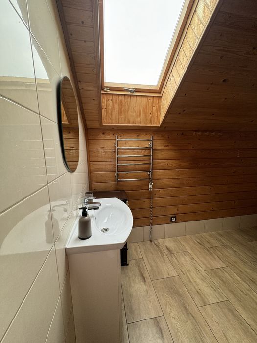 Відпочинок у Карпатах котеджі біля річки та лісу