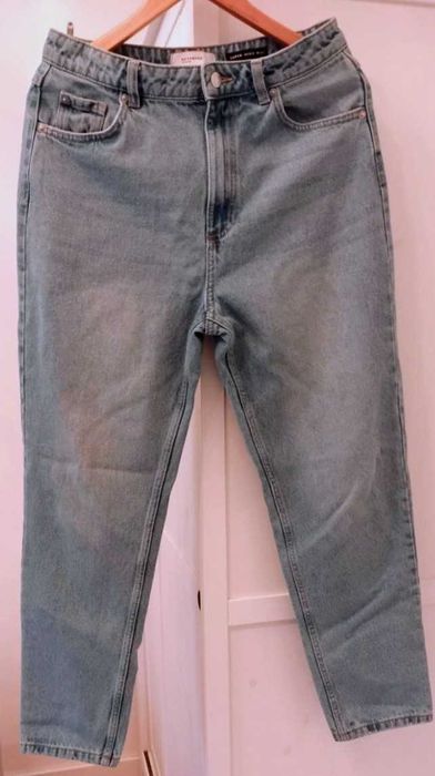 Jeansy Reserved straight z wysokim stanem. M 38