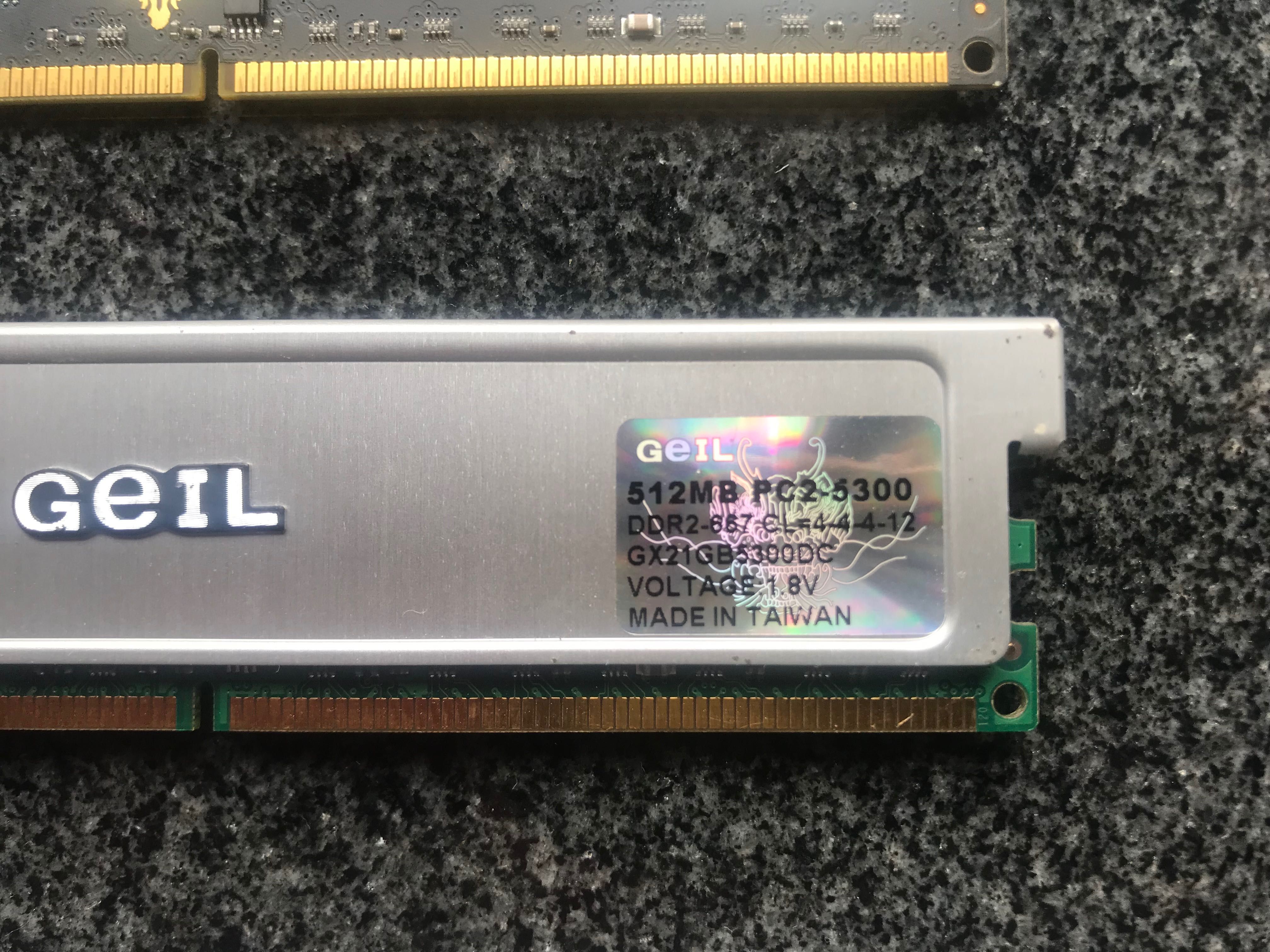 Karta pamięć 2 GB Geil 5400 DDR2 800 PC2 6400 GB22GB6400C4DC