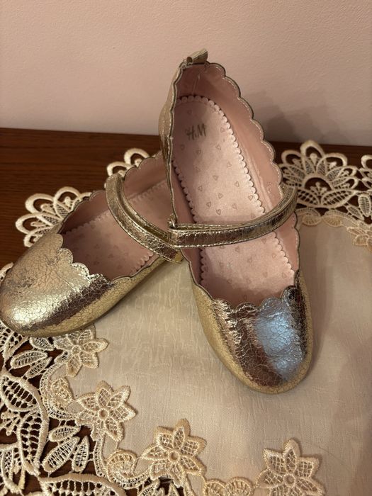 Взуття для дівчинки