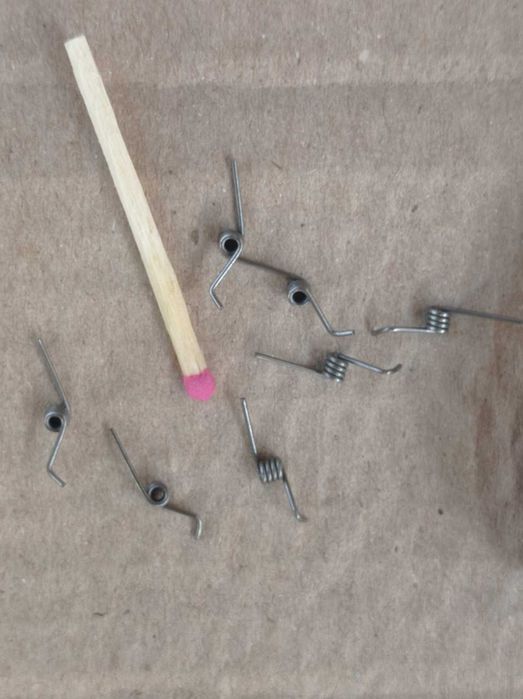 Пружина кручения  для зажима