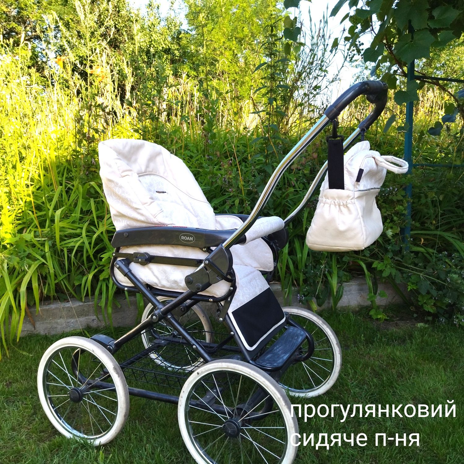 Коляска Roan Marita, 8 коліс, 2 матраси, чохли, муфта, підстаканник