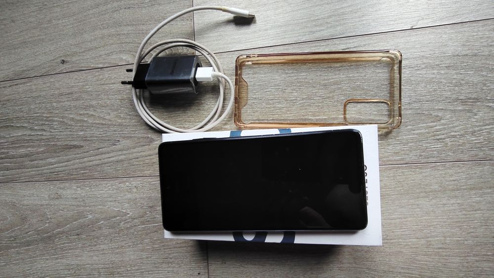 Telemovel Samsung Galaxy S20 FE 5G  em perfeito estado