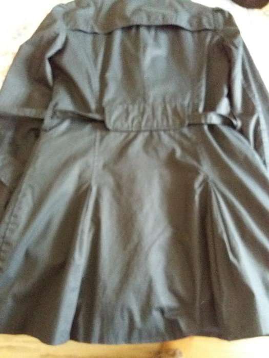 Gabardina super elegante ideal para os dias de chuva- baixa de preço