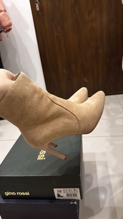 Botki na szpilce rylko 37 bezowe