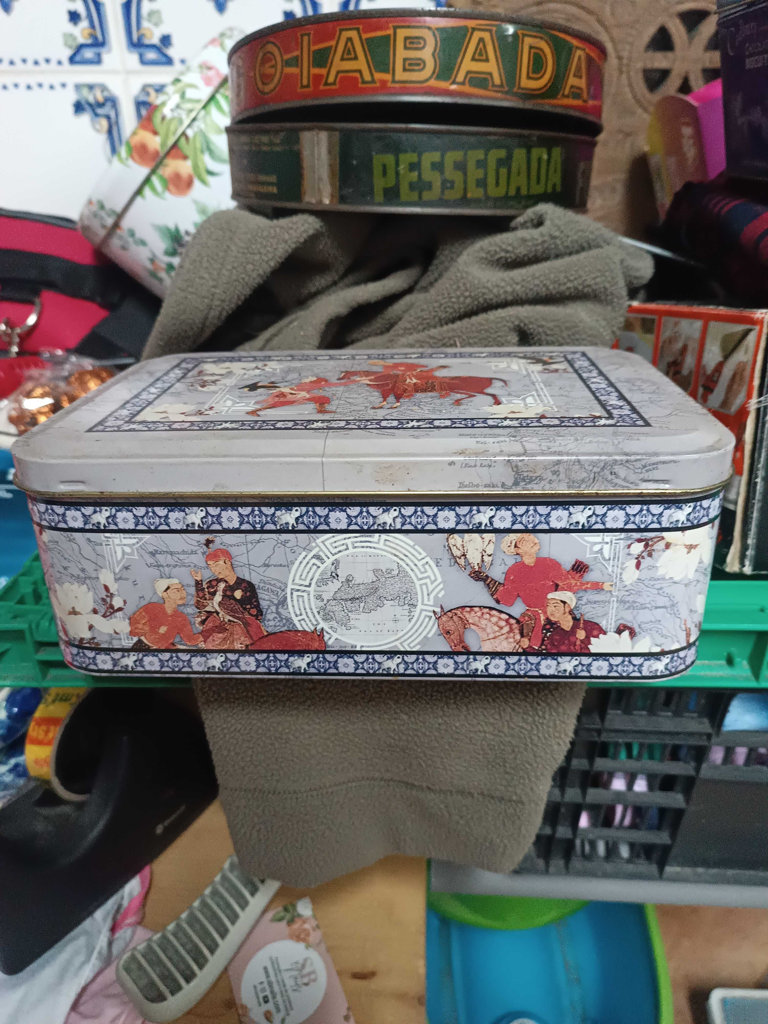 Latas antigas de coleção