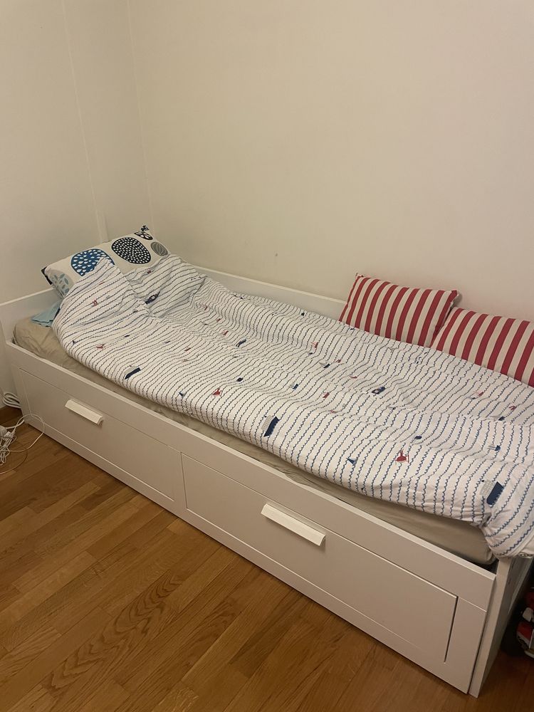 Cama Ikea extensivel Brimnes Solteiro Casal