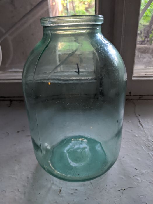 Продаю 3 литровую банку/ 2 литр банку