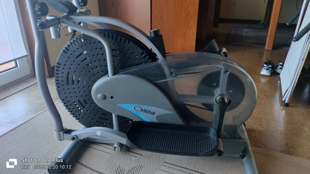 Bicicleta elíptica + mesa de abdominais