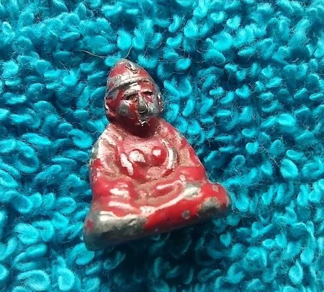 Miniaturka 2cm x 1,5 cm figurka siedzący Budda