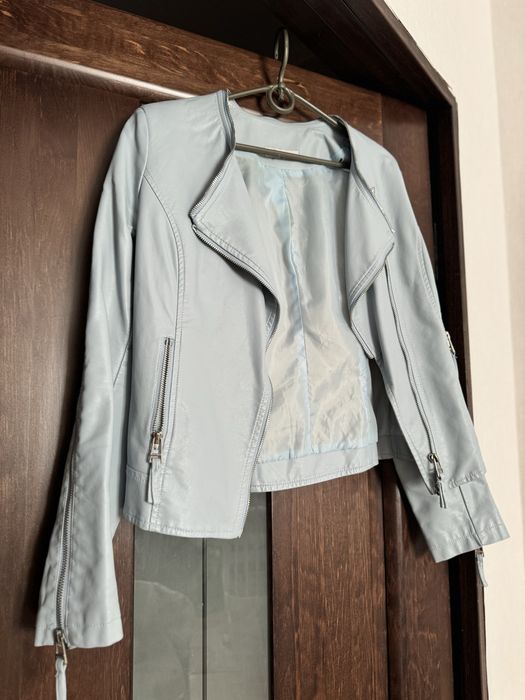 Косуха блакитна, весняна жіноча куртка. В ідеальному стані !