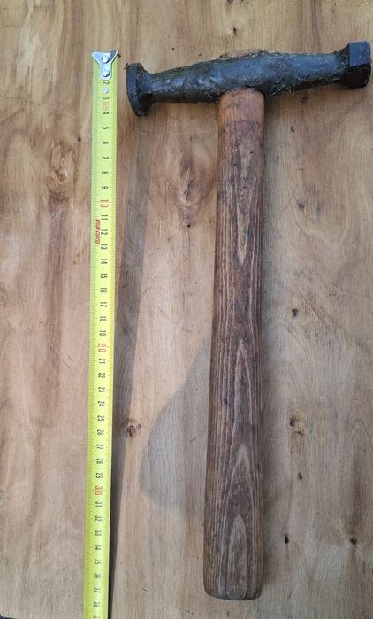 Молоток жестянщика.