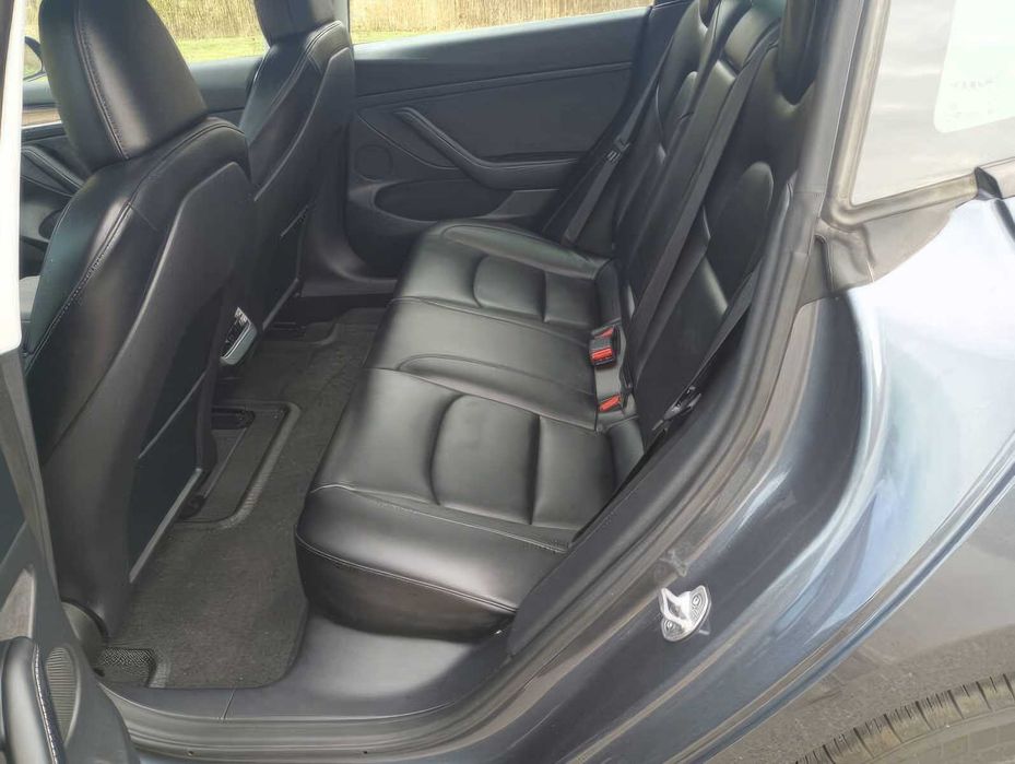 Tesla Model 3      2023