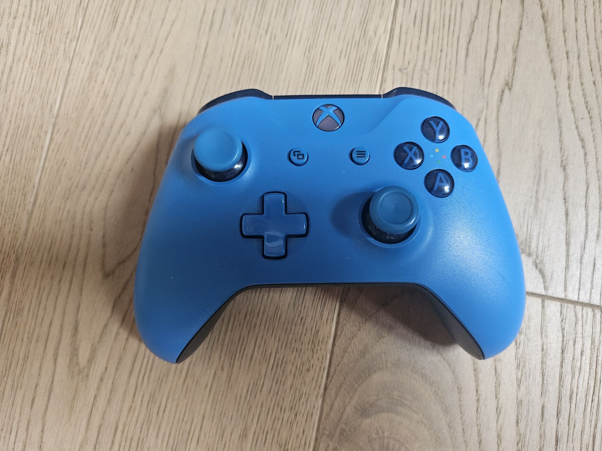 Pad do xbox one różne kolory