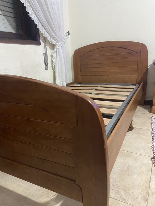 Cama de Madeira Maciça – NOVA