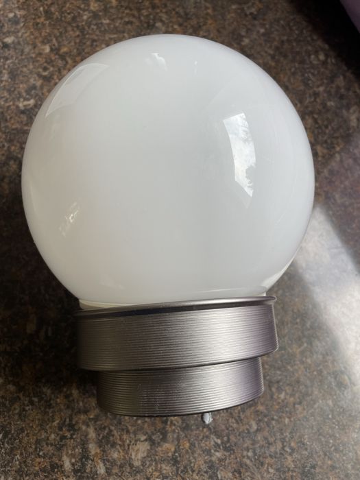 Lampa sufitowa Ikea do łazienki kula