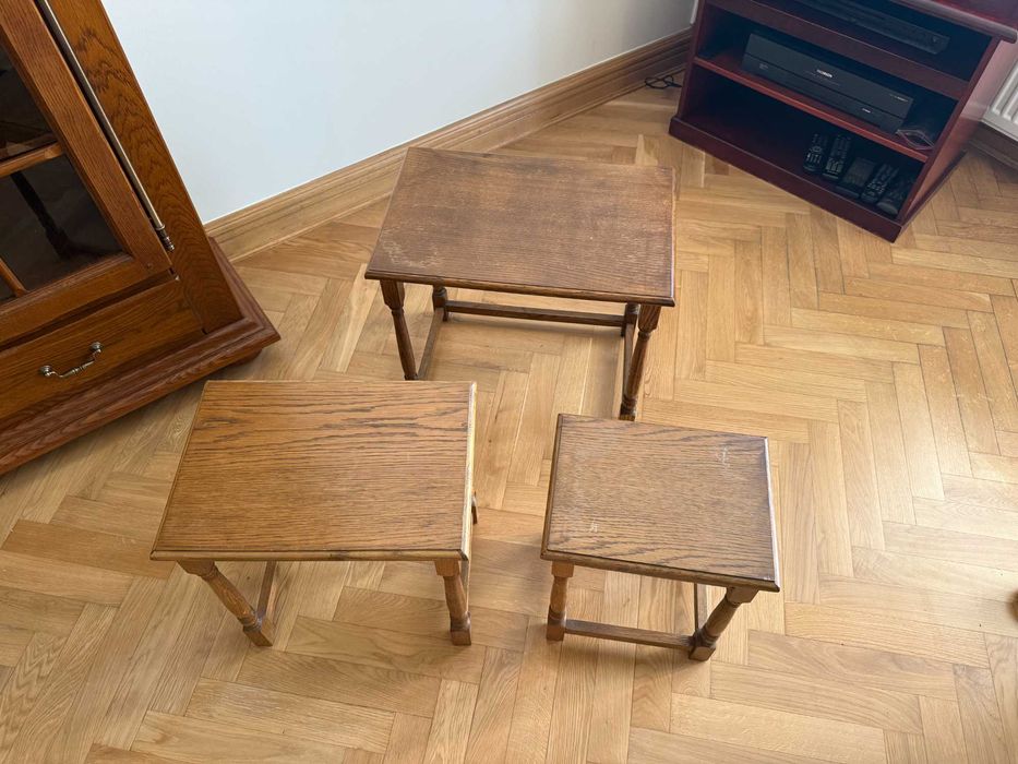 Dębowe stoliczki trojaczki