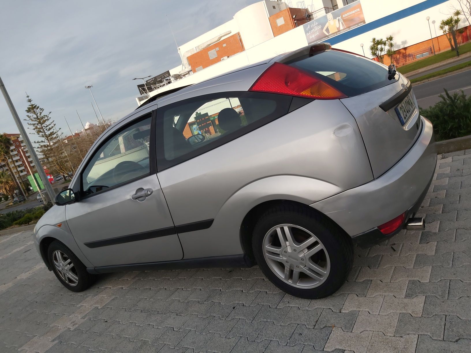 Ford Focus ano 1999 Troco por Transit