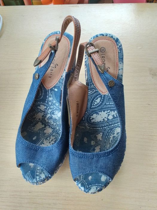 Buty sandały na koturnie