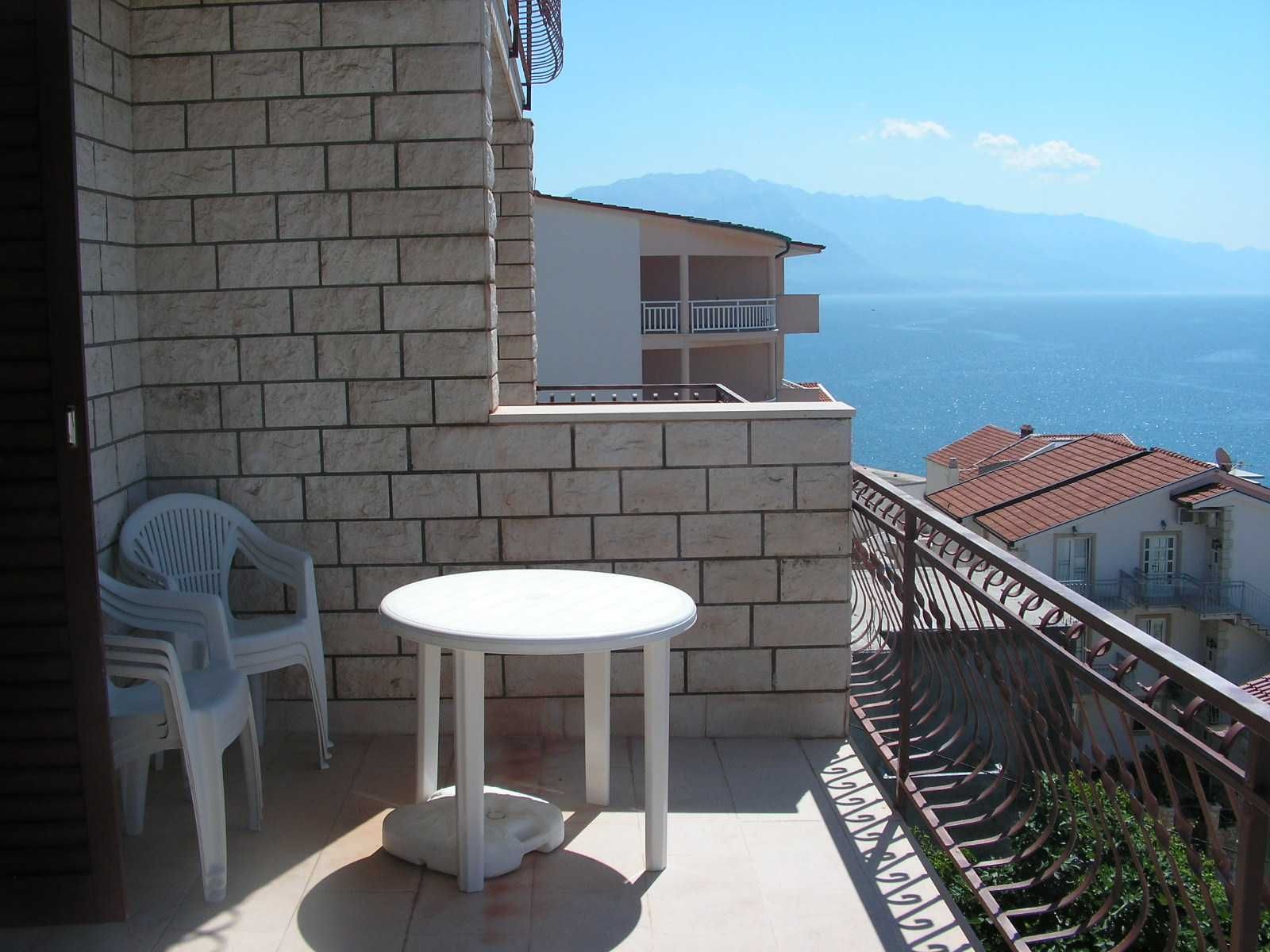 chorwacja apartamenty przy Rivierze Omiś