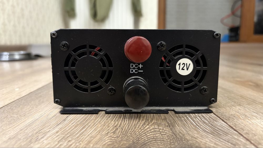 Інвертор/Инвертор  + Зарядний пристрій/Зарядное устройство