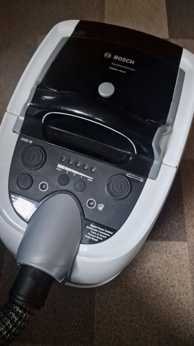 Odkurzacz piorący Bosch AquaWash&Clean VC763