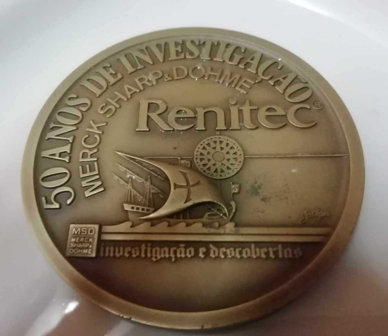 Medalha Comemorativa de 50 anos de Investigação da Renitec,