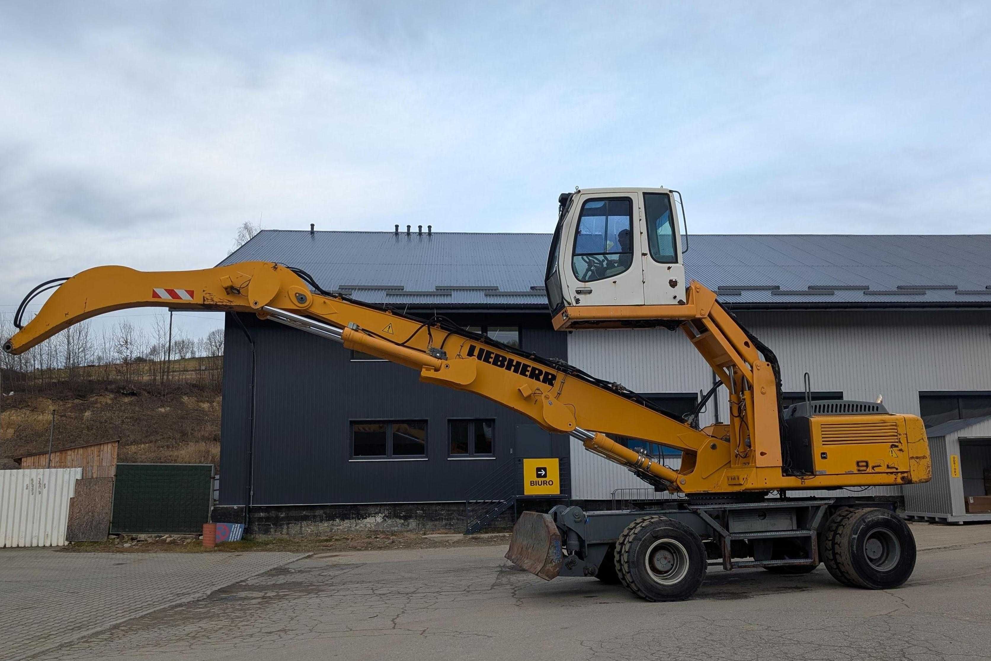 Koparka przeładunkowa Liebherr A924C HD Li podnoszona kabina 2008 r.